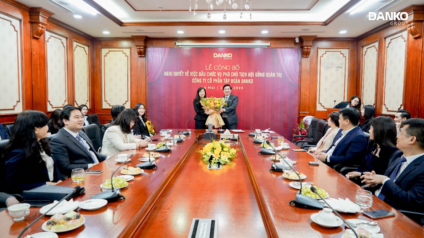 Lễ công bố và trao Nghị quyết bầu bà Trần Thị Thu Thủy làm Phó Chủ tịch Hội đồng Quản trị Danko Group